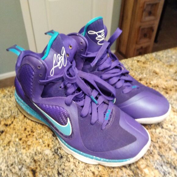 Athletic_Shoes